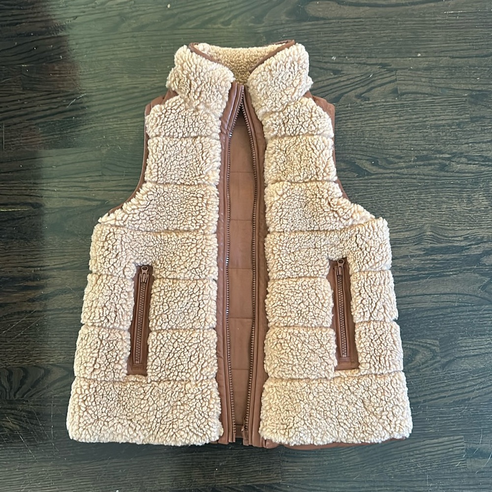 NWT Tuckernuck tan reversible vest - Picture 6 of 7